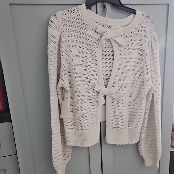 Elegant Lauren Conrad Cream Sweater with Bow Accents On Back - Picture 1 of 2